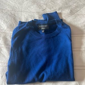 Blue men’s Banana Republic crew neck sweater. NWOT